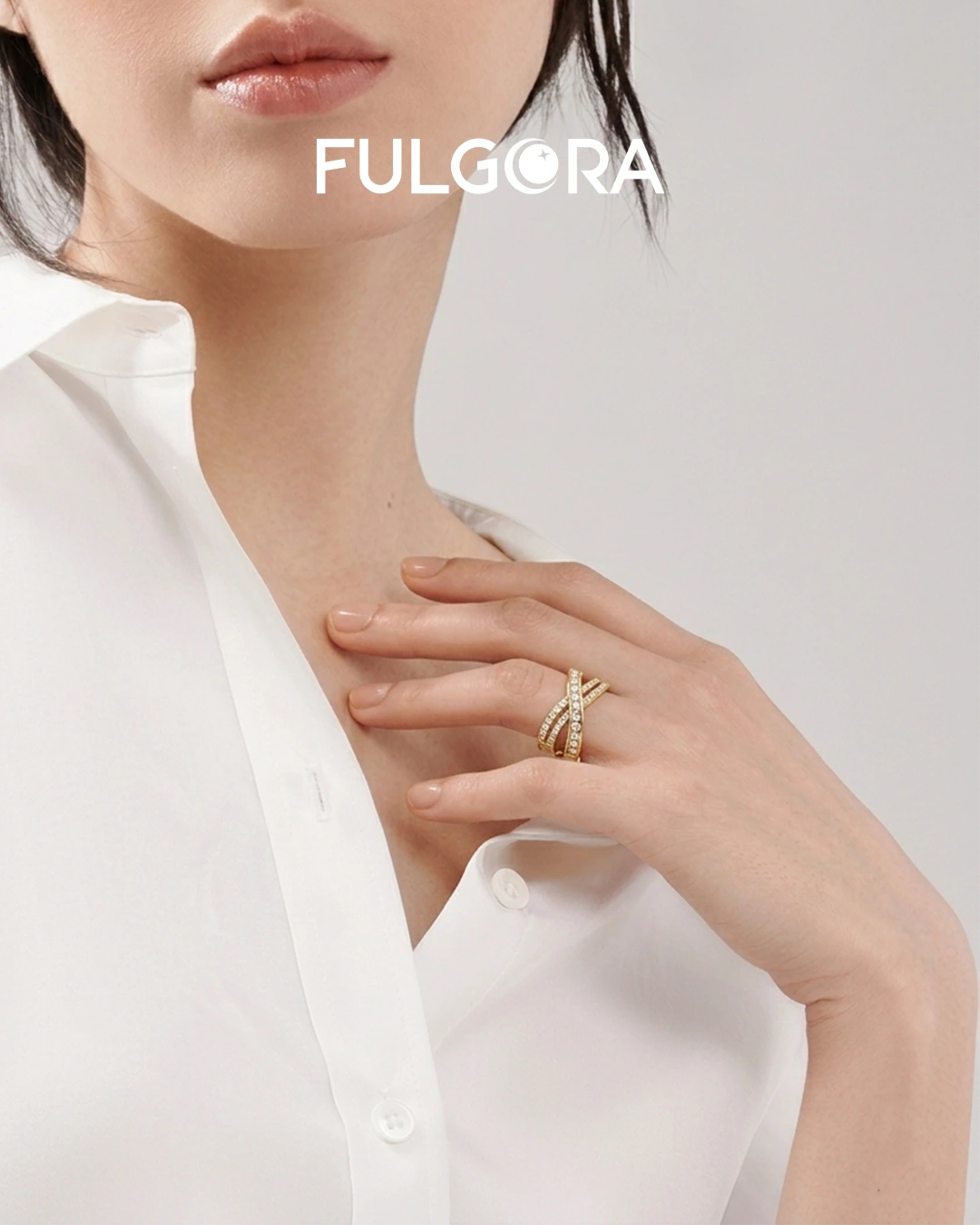 Anillo doble de diamantes cruzado chapado en oro