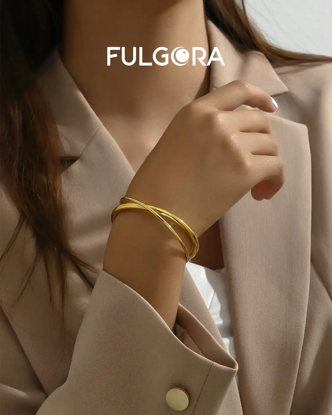 Pulsera de acero inoxidable chapada en oro de 18K con diseño cruzado