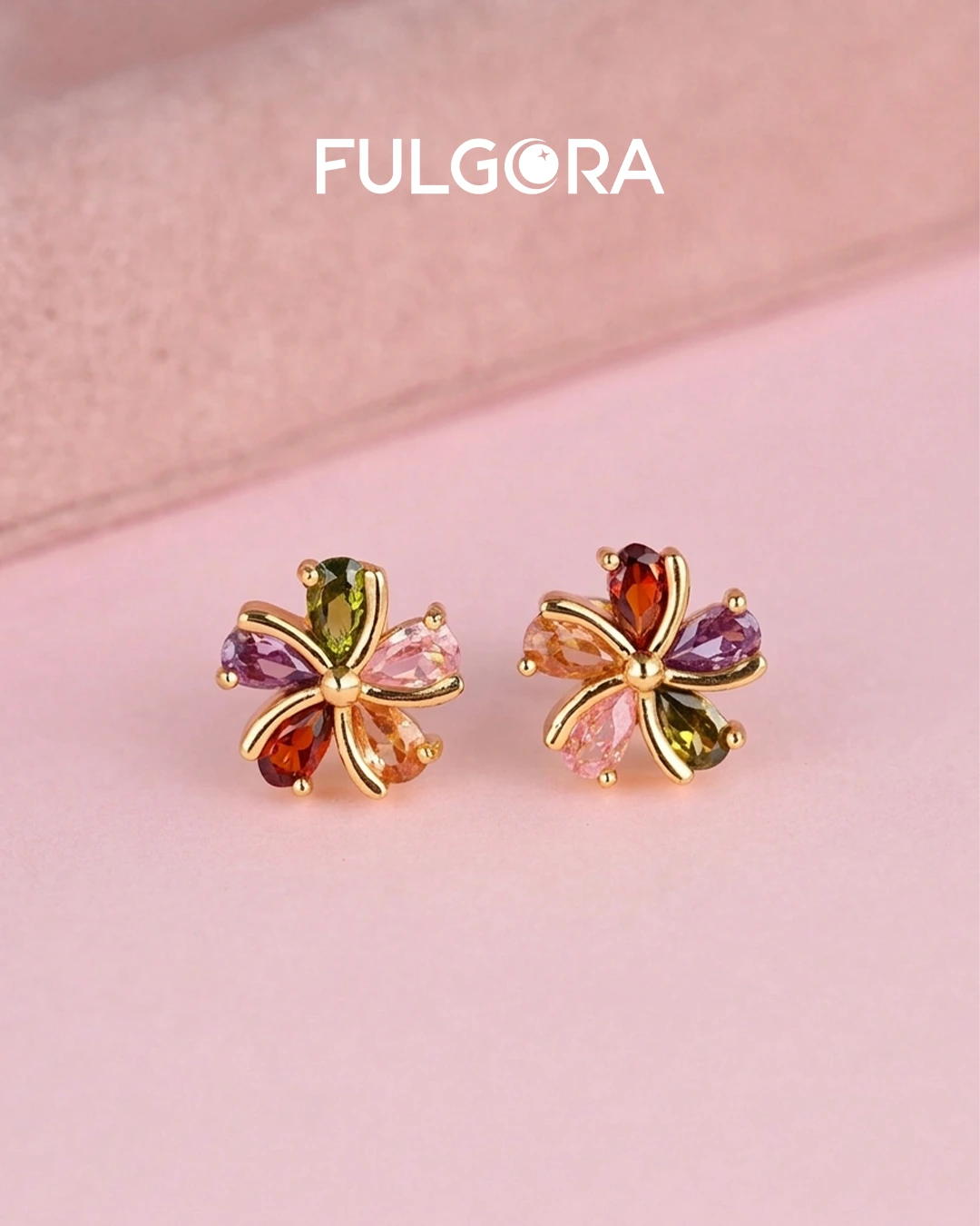 Pendientes Flor Margarita con Circonitas de Colores y Acabado Oro 18K