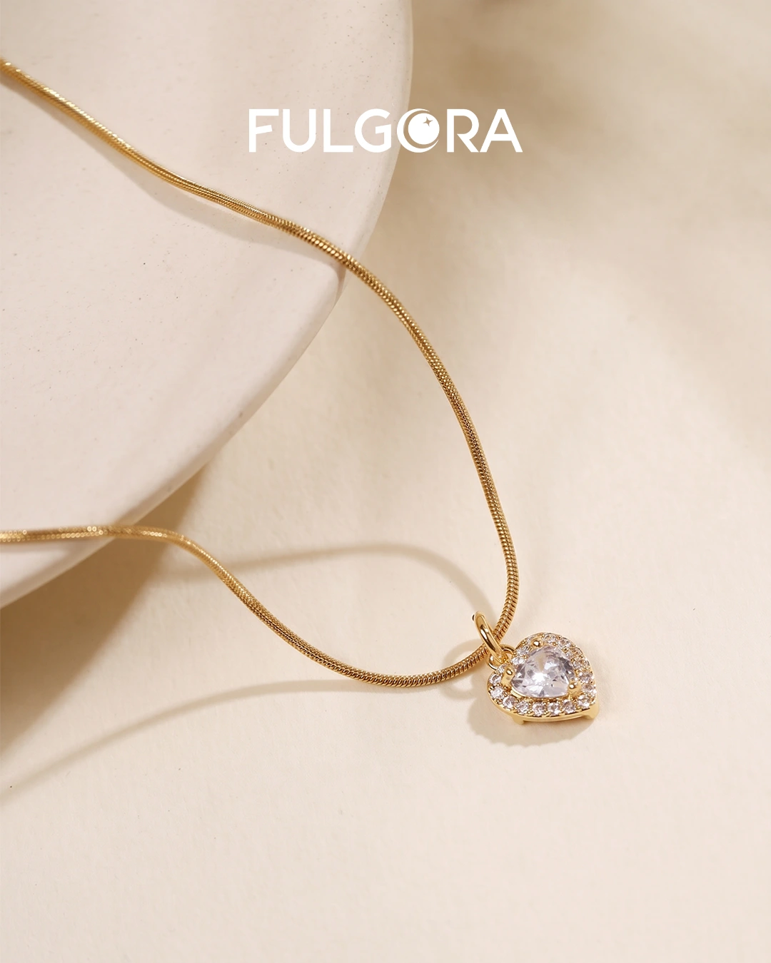 Collar Elegante Corazón - Cadena de Serpiente y Circonita