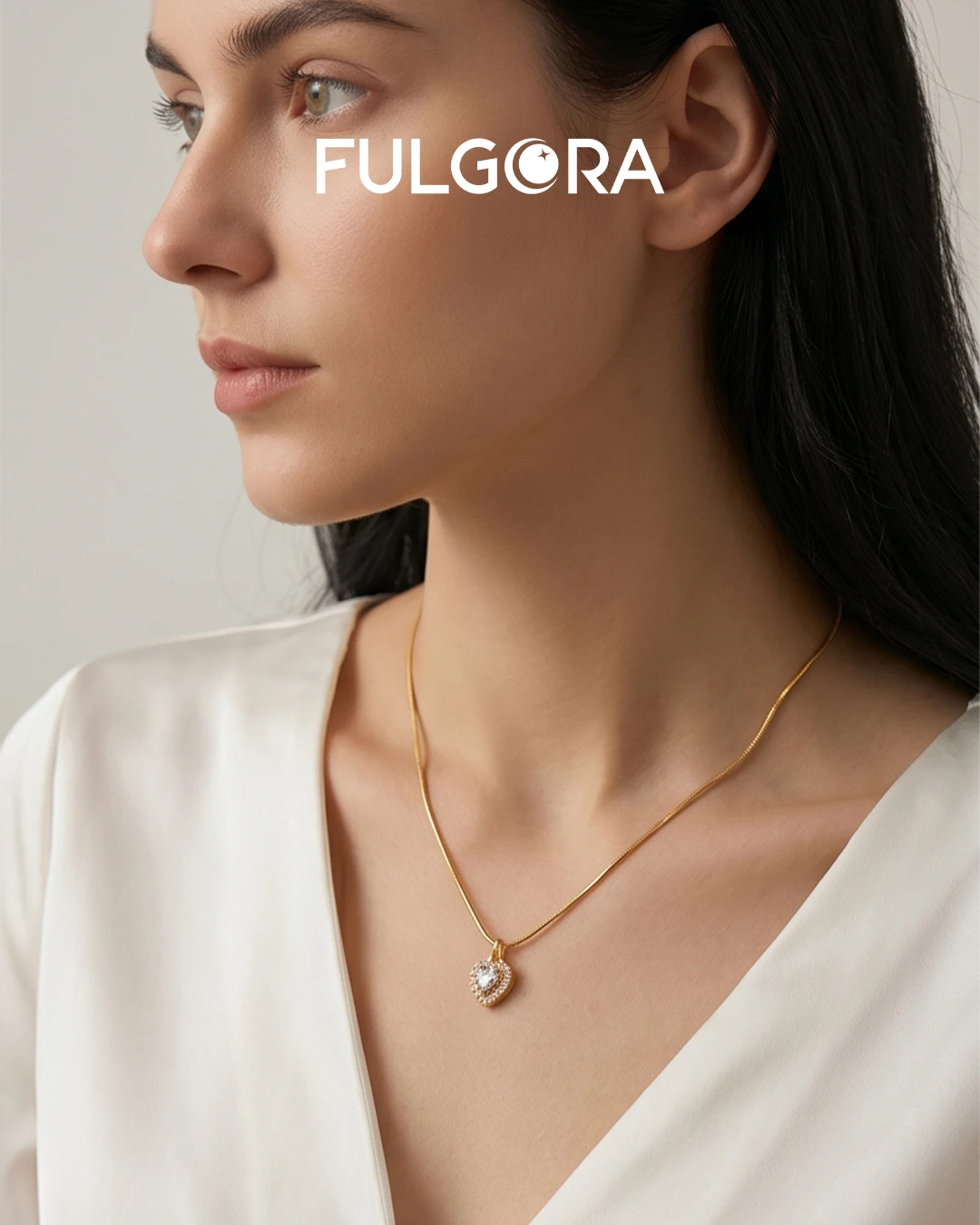 Collar Elegante Corazón - Cadena de Serpiente y Circonita