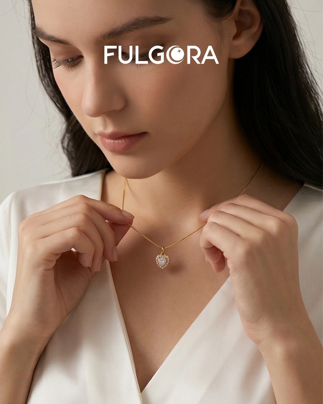 Collar Elegante Corazón - Cadena de Serpiente y Circonita