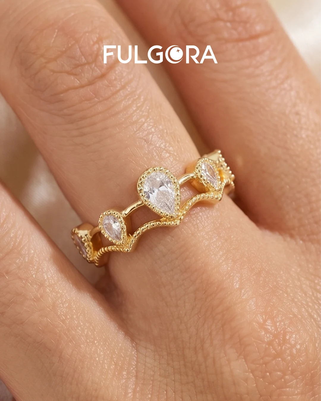Anillo Minimalista Tiara - Oro y Circonitas