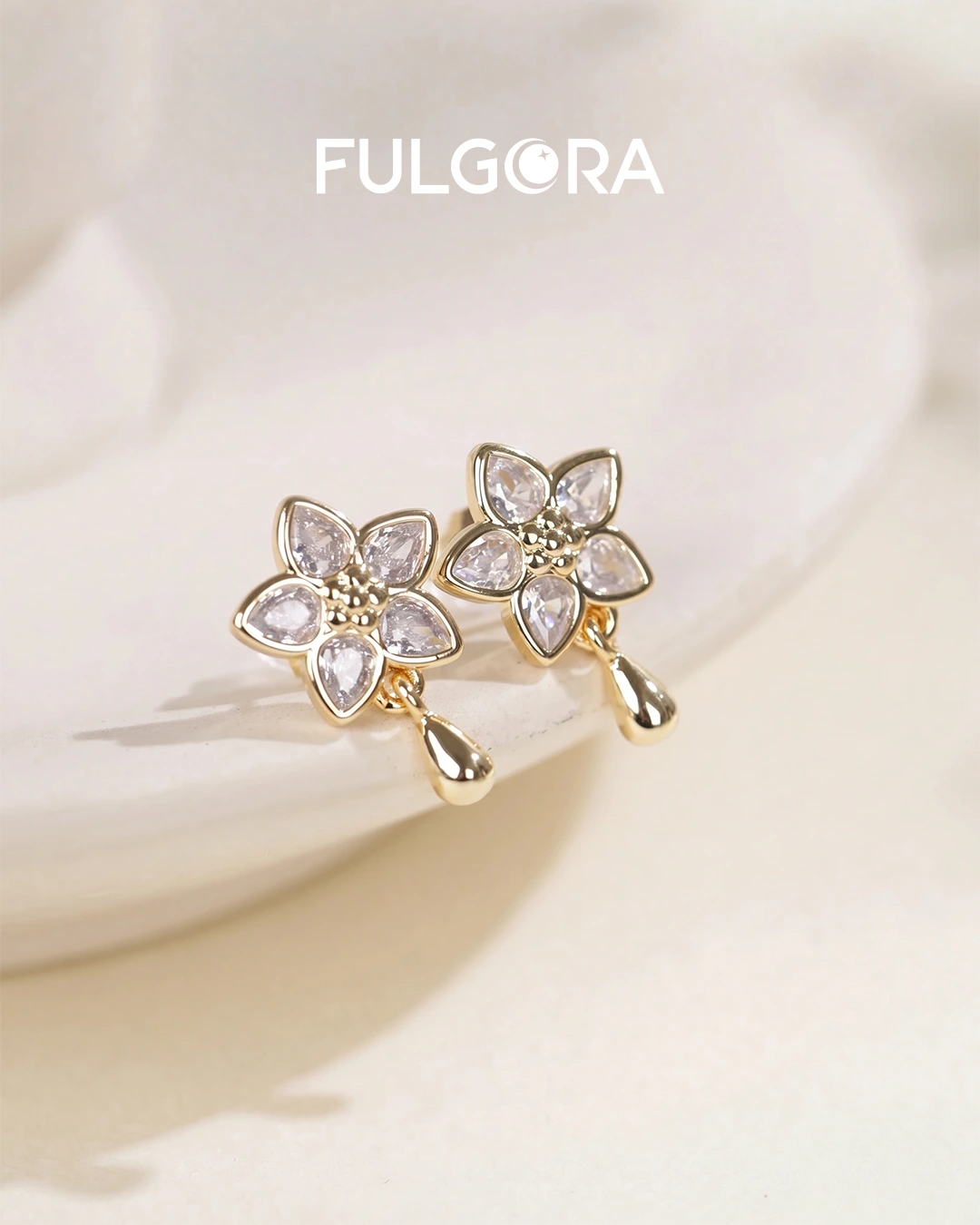 Pendientes Florales Gota de Agua - Oro y Circonitas