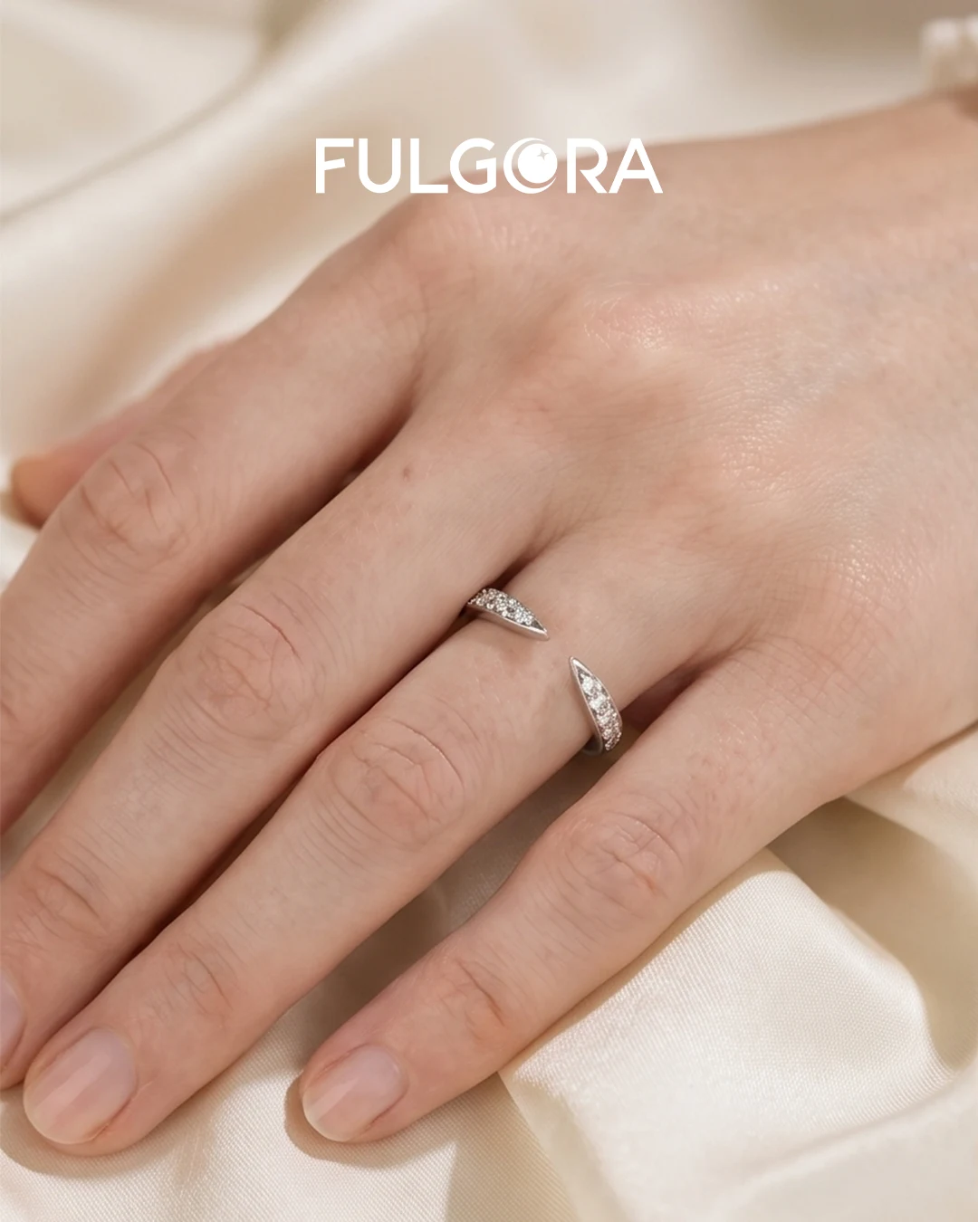 Anillo Minimalista Ajustable - Plata y Circonitas