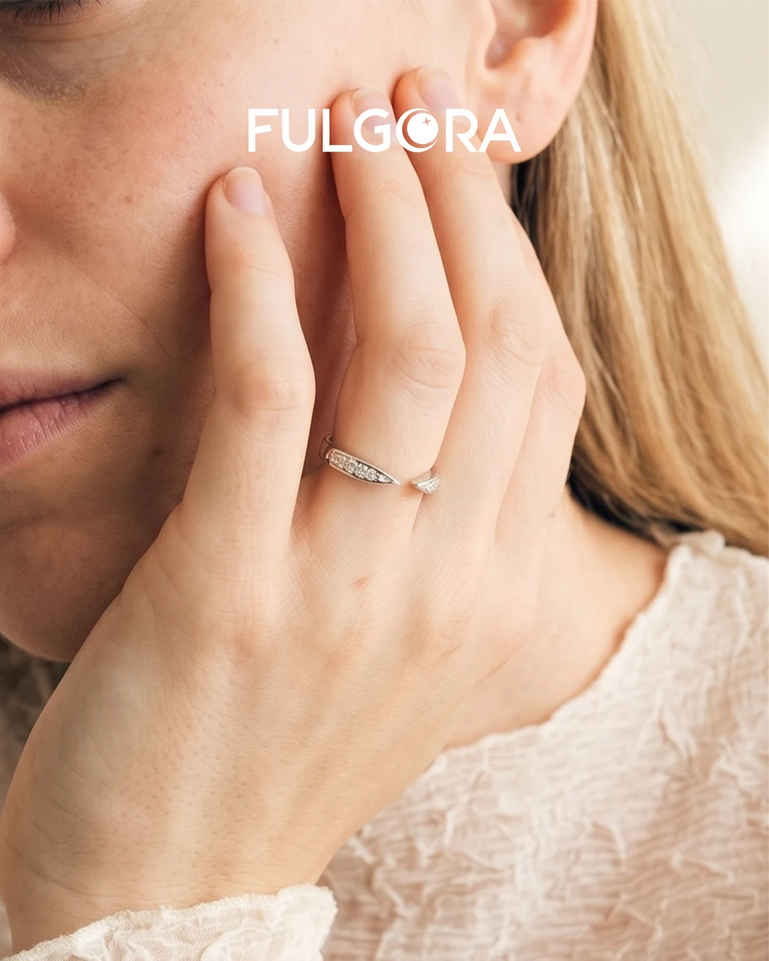 Anillo Minimalista Ajustable - Plata y Circonitas