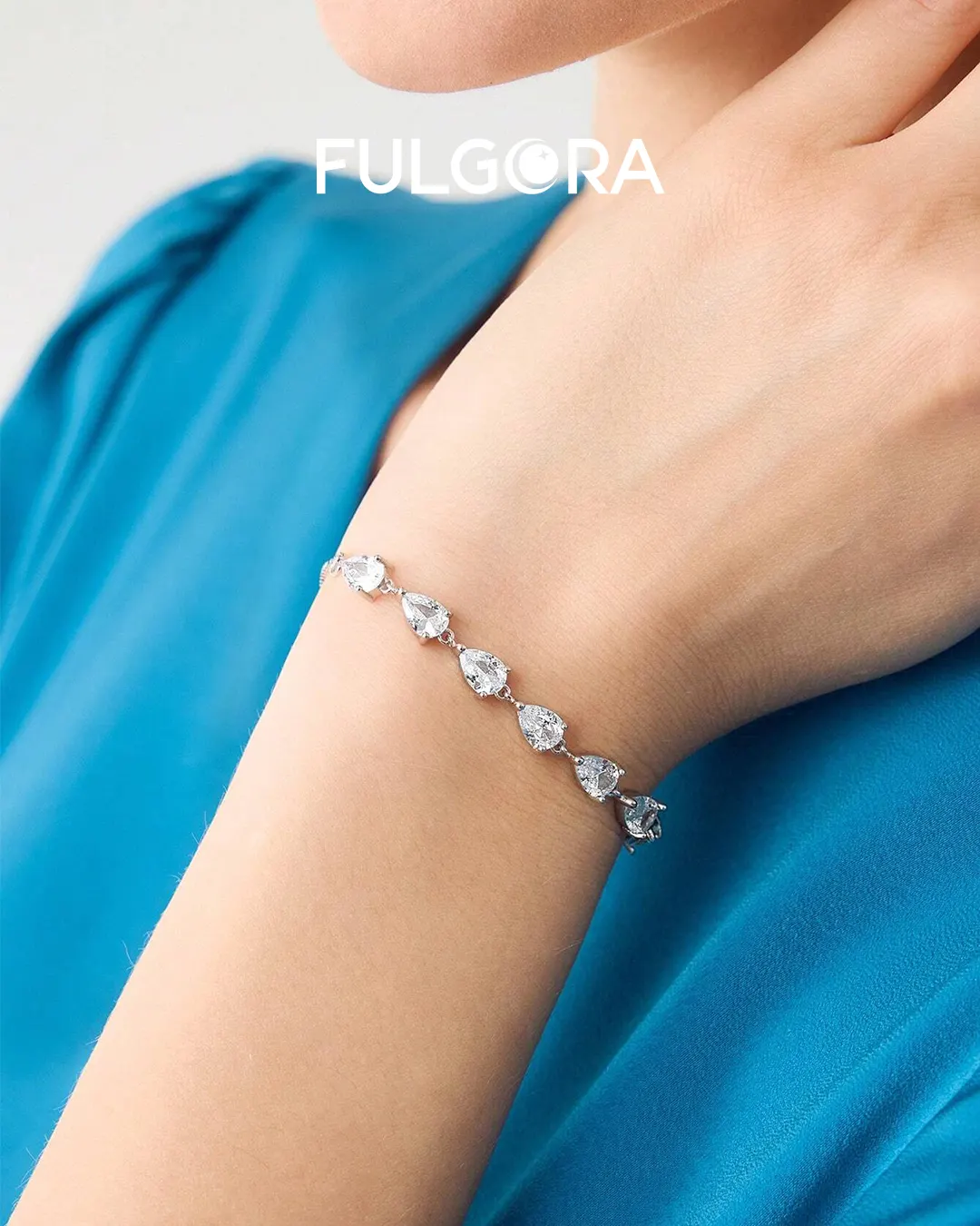 Brazalete Elegante de Hoja - Plata y Piedras Brillantes