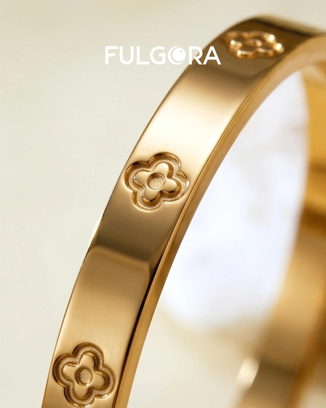 Brazalete Elegante de Presión - Diseño Trébol y Oro