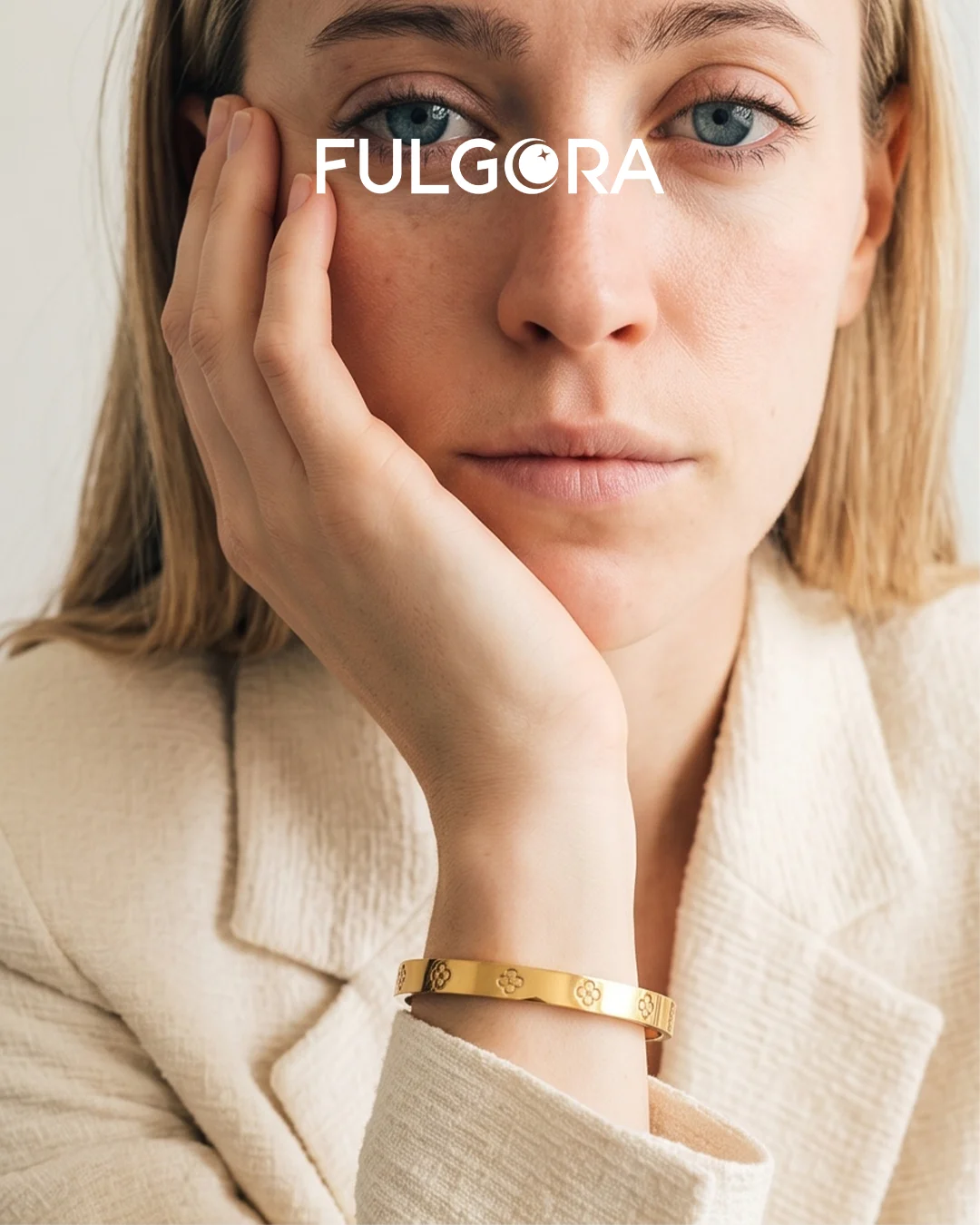 Brazalete Elegante de Presión - Diseño Trébol y Oro