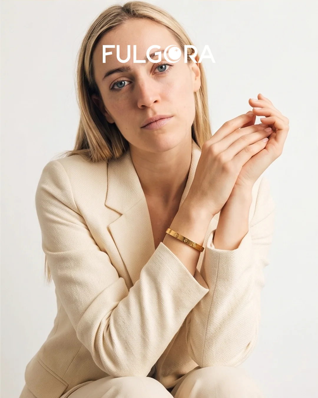 Brazalete Elegante de Presión - Diseño Trébol y Oro
